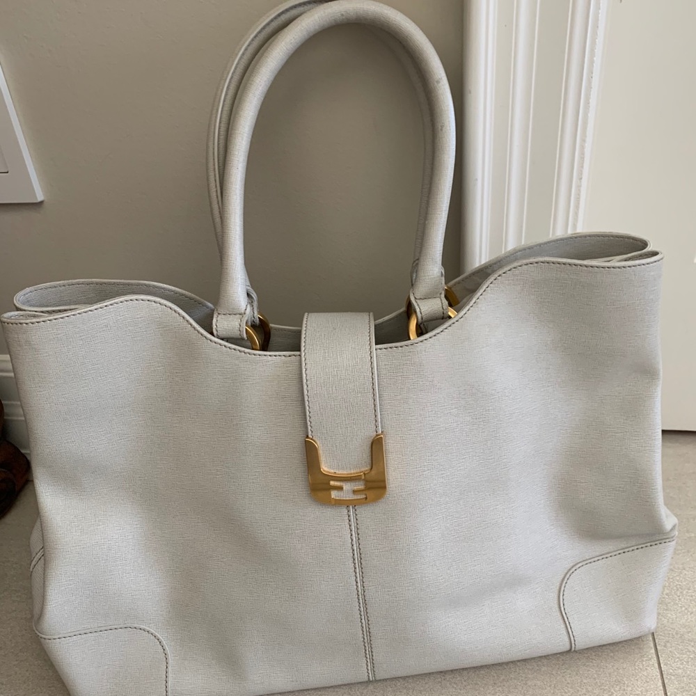 Vintage Fendi Gray Classy Calfskin Purse 👜